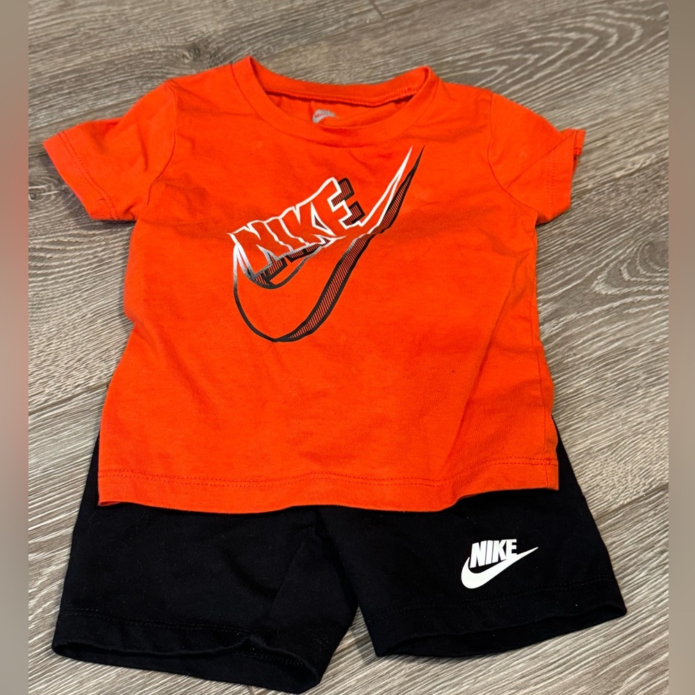 Nike short set-24m
